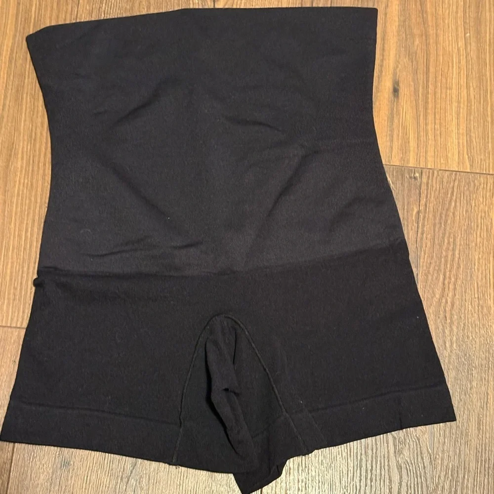 Shapermint Essentials Women's High-Waisted Active Shaping Shorts Size Medium - Picture 4 of 4